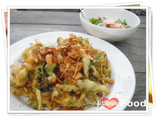 ยำผักบุ้งกรอบ