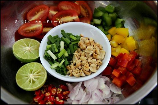 ยำผักบุ้งกรอบ