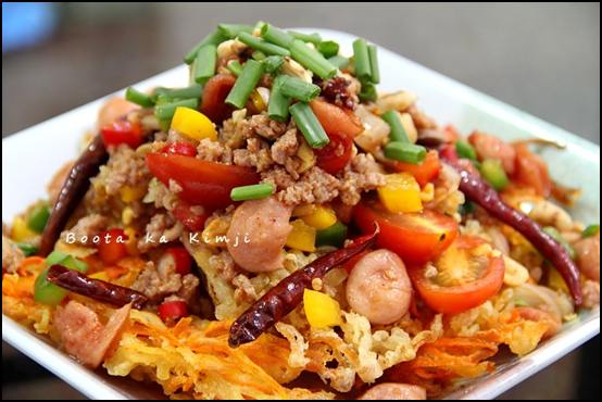 ยำผักบุ้งกรอบ