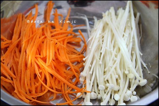 ยำผักบุ้งกรอบ