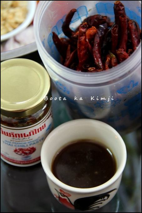 ยำผักบุ้งกรอบ