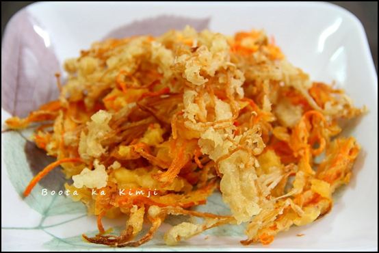 ยำผักบุ้งกรอบ