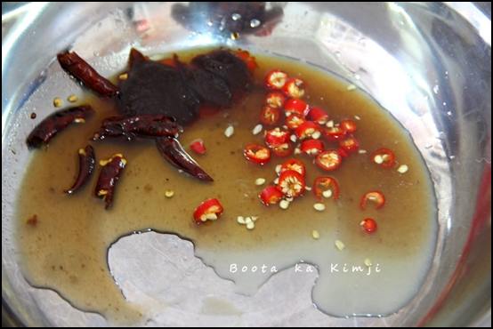 ยำผักบุ้งกรอบ