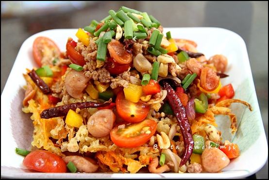 ยำผักบุ้งกรอบ