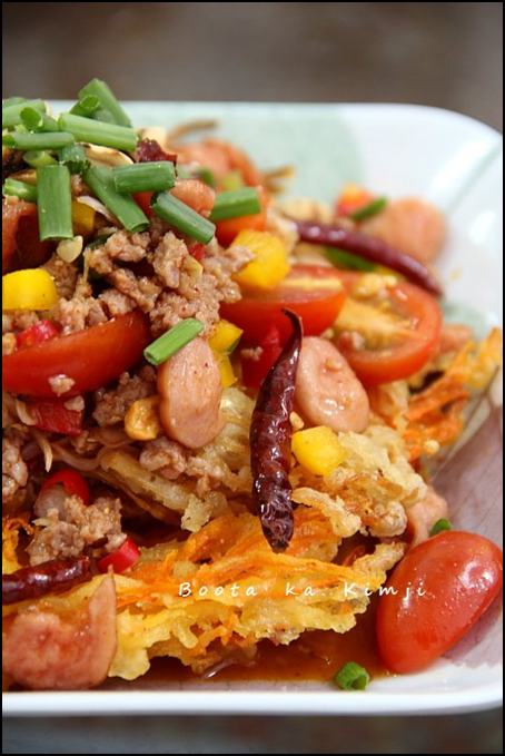 ยำผักบุ้งกรอบ