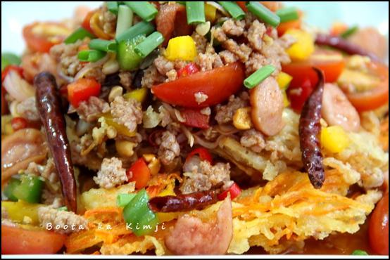 ยำผักบุ้งกรอบ