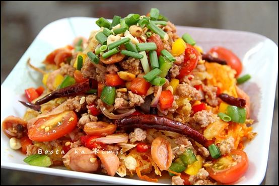 ยำผักบุ้งกรอบ