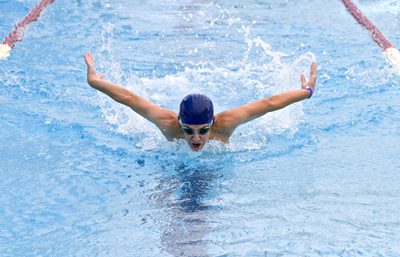 ว่ายน้ำ