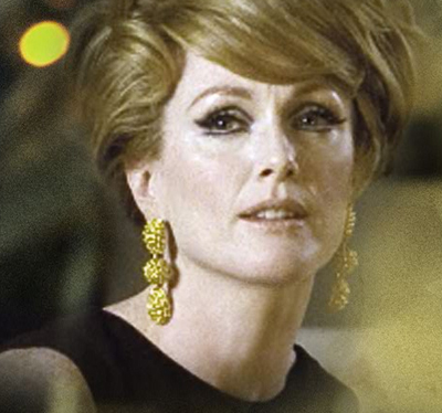 จูลี่แอน มัวร์