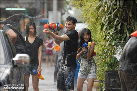 รถไฟฟ้า มาหานะเธอ