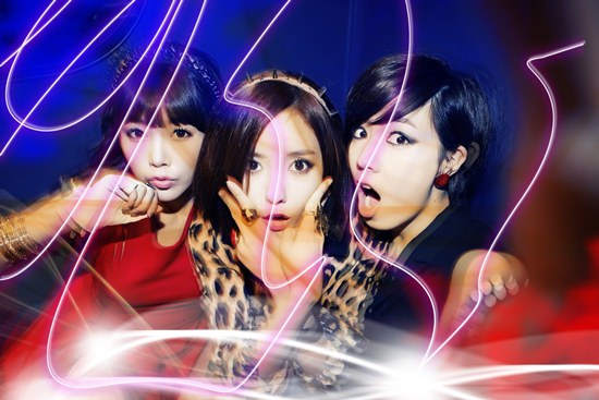ทีอาร่า (T-ARA) เปิดตัวภาพแจ็คเก็ต Lovey-Dovey ในสไตล์ฟังกี้และสโมกกี้