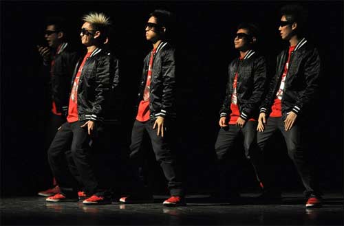 มารู้จัก Poreotics แดนเซอร์ลิง จาก MV The Lazy Song