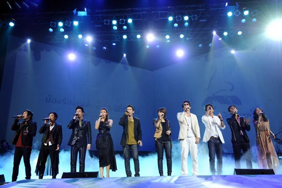 คอนเสิร์ตเรวัต พุทธินันทน์ น้องร้องเพลงพี่ 15 ปีที่คิดถึง คอนเสิร์ตเรวัต พุทธินันทน์ น้องร้องเพลงพี่ 15 ปีที่คิดถึง