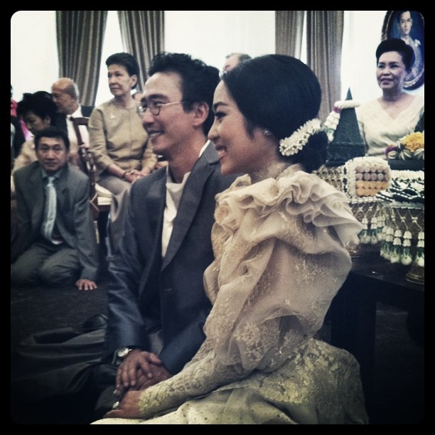 หญิงแมงมุม หมั้น