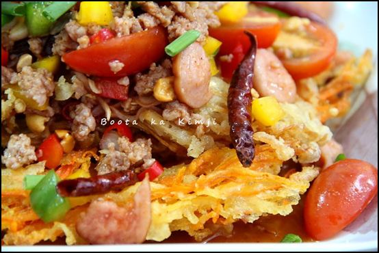 ยำผักบุ้งกรอบ