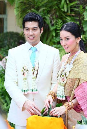 งานหมั้นนุ่น