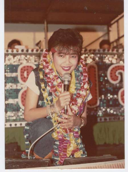 พุ่มพวง ดวงจันทร์