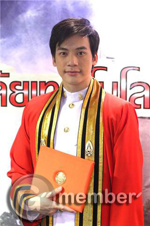 บี้ รับปริญญา บี้ รับปริญญา