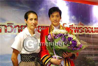 บี้ รับปริญญา บี้ รับปริญญา
