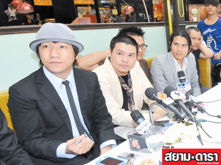 โน้ต อุดม แต้พานิช พร้อม 3 พี่น้องสินเจริญ และปั่น ไพบูลย์เกียรติ แถลงข่าวโต้ข้อกล่าวหาเบี้ยวการแสดงที่สหรัฐฯ