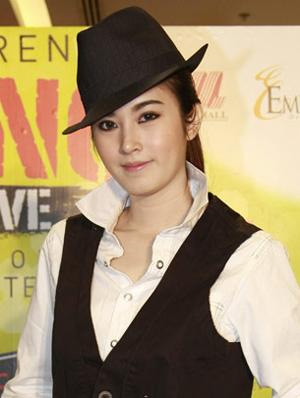 ปอย-ตรีชฎา มาลยาภรณ์ ปอย-ตรีชฎา มาลยาภรณ์