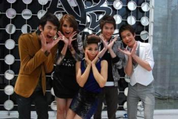 อุ้ม ขจรกิติ์ พ้นภัย