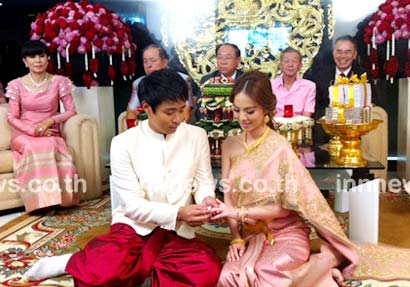 บัว สโรชา แต่งงาน