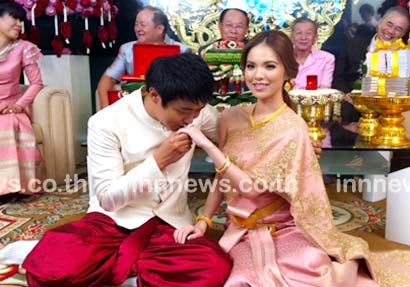 บัว สโรชา แต่งงาน