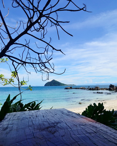 เกาะบูโหลนไม้ไผ่ เกาะบูโหลนไม้ไผ่