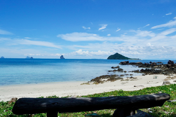เกาะบูโหลนไม้ไผ่ เกาะบูโหลนไม้ไผ่