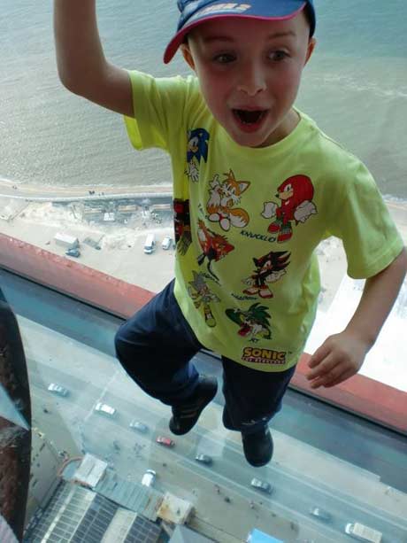 ใจไม่ถึงอย่ามองต่ำ ชมวิวสูงจาก Blackpool Tower ที่อังกฤษ