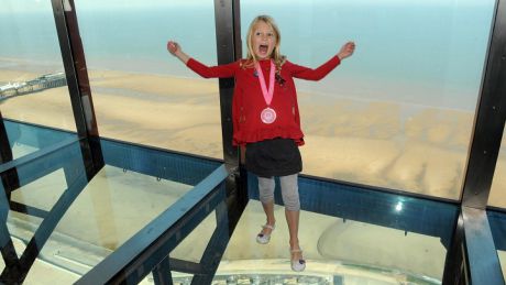ใจไม่ถึงอย่ามองต่ำ ชมวิวสูงจาก Blackpool Tower ที่อังกฤษ