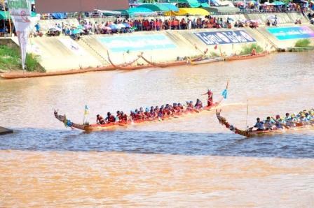 งานประเพณีแข่งเรือจังหวัดน่าน งานประเพณีแข่งเรือจังหวัดน่าน