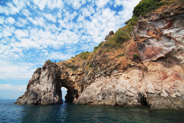 เกาะทะลุ เกาะทะลุ