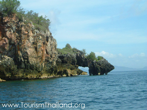 เกาะทะลุ เกาะทะลุ