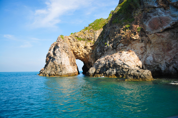 เกาะทะลุ เกาะทะลุ