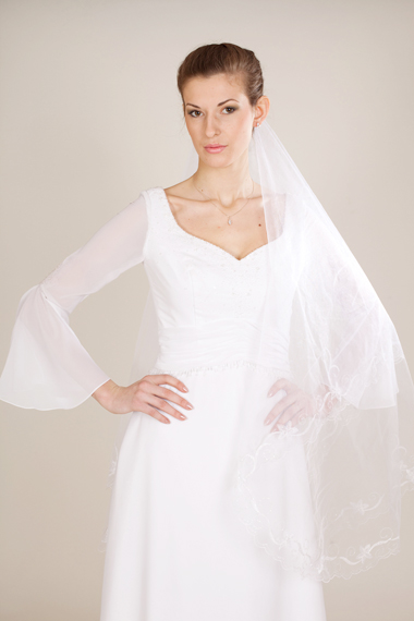 ชุดแต่งงานแบบมีแขน ชุดแต่งงานแบบมีแขน