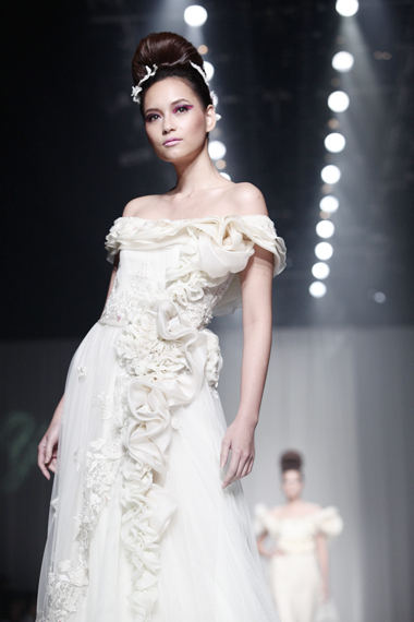 ชุดแต่งงานแบบมีแขน ชุดแต่งงานแบบมีแขน