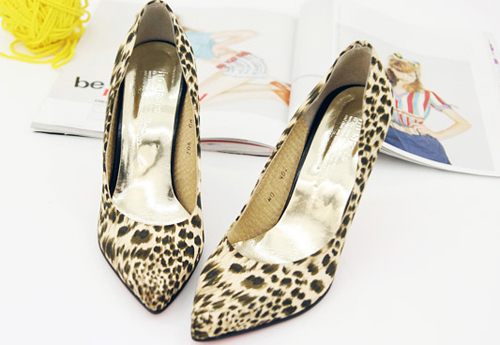 แฟชั่นรองเท้าส้นสูง