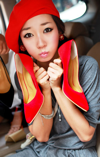 แฟชั่นรองเท้าส้นสูง