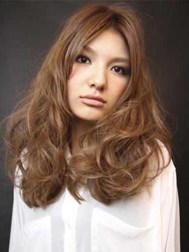 ทรงผมสำหรับสาวหน้าเหลี่ยม