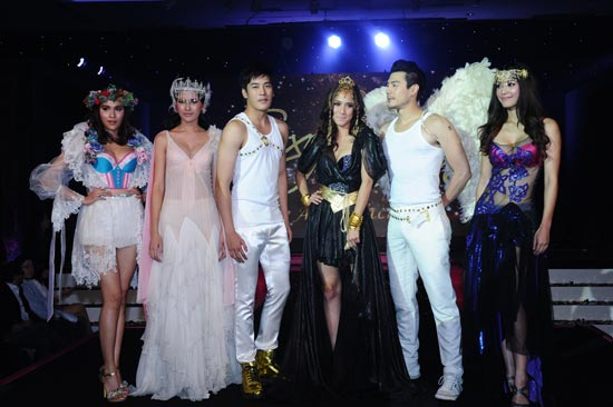 สุดอลังการ!! แฟชั่นโชว์ชุดชั้นใน by อั้ม-เอมมี่-นก-หยาด สุดอลังการ!! แฟชั่นโชว์ชุดชั้นใน by อั้ม-เอมมี่-นก-หยาด