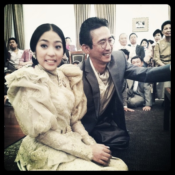 หญิงแมงมุม หมั้น