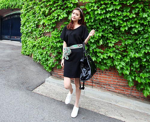 รองเท้าผ้าใบกับชุดเดรส... เข้ากันได้ เข้ากันดี รองเท้าผ้าใบกับชุดเดรส... เข้ากันได้ เข้ากันดี