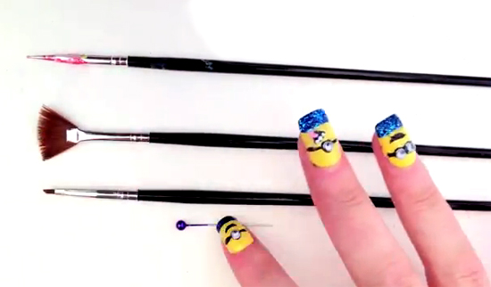 ลายเพ้นท์เล็บ เล็บลายมิเนียน ลายเพ้นท์เล็บ เล็บลายมิเนียน