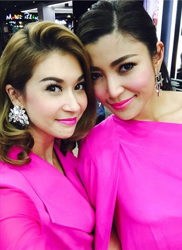 เอมี่ โพสต์แจงเรื่องบัตร Maroon 5 พร้อมขอโทษแทนเพื่อน หลังเกิดดราม่า 25 ตั๋ว เอมี่ โพสต์แจงเรื่องบัตร Maroon 5 พร้อมขอโทษแทนเพื่อน หลังเกิดดราม่า 25 ตั๋ว