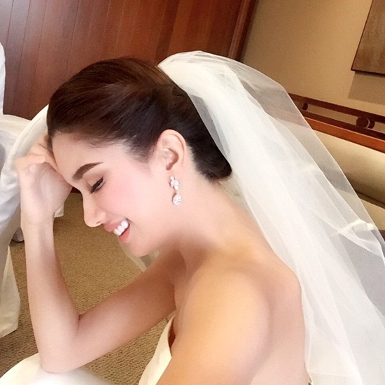 หรือจะมีข่าวดี ? ปู ไปรยา เผยภาพลองชุดเจ้าสาวแล้ว หรือจะมีข่าวดี ? ปู ไปรยา เผยภาพลองชุดเจ้าสาวแล้ว