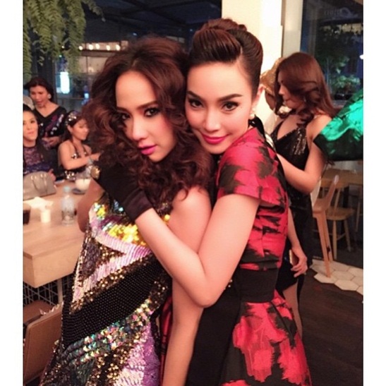 เมย์ พิชญ์นาฏ เงิบเล็ก ๆ ดีใจนึกว่าอั้มที่คิดถึง ส่งข้อความผ่านไลน์ ที่แท้.... เมย์ พิชญ์นาฏ เงิบเล็ก ๆ ดีใจนึกว่าอั้มที่คิดถึง ส่งข้อความผ่านไลน์ ที่แท้....