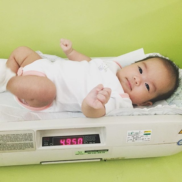 พี่โสน ช่วยพ่อมอสเลี้ยงน้อง ร้องเพลงกล่อม น้องสวรรค์ พี่โสน ช่วยพ่อมอสเลี้ยงน้อง ร้องเพลงกล่อม น้องสวรรค์