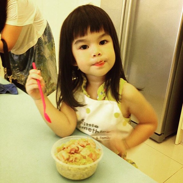 พี่โสน ช่วยพ่อมอสเลี้ยงน้อง ร้องเพลงกล่อม น้องสวรรค์ พี่โสน ช่วยพ่อมอสเลี้ยงน้อง ร้องเพลงกล่อม น้องสวรรค์